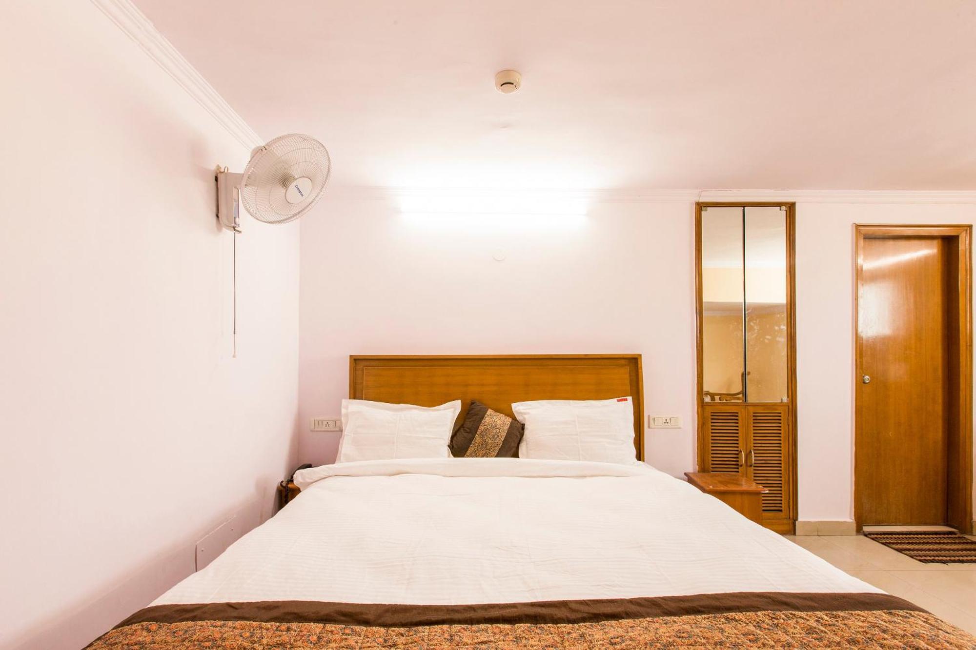 Hotel O Hotel Landmark Inn Делі Екстер'єр фото