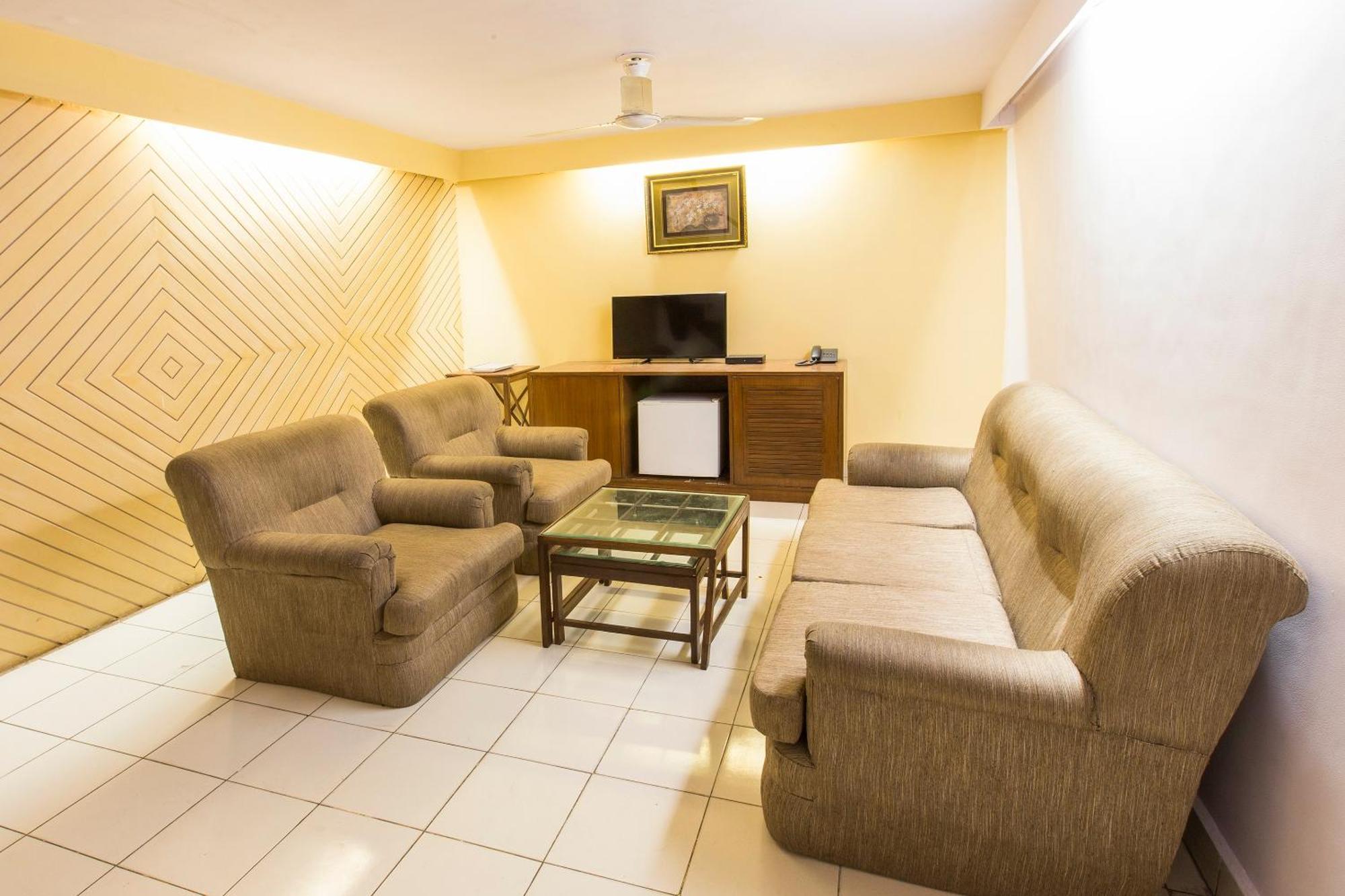 Hotel O Hotel Landmark Inn Делі Екстер'єр фото